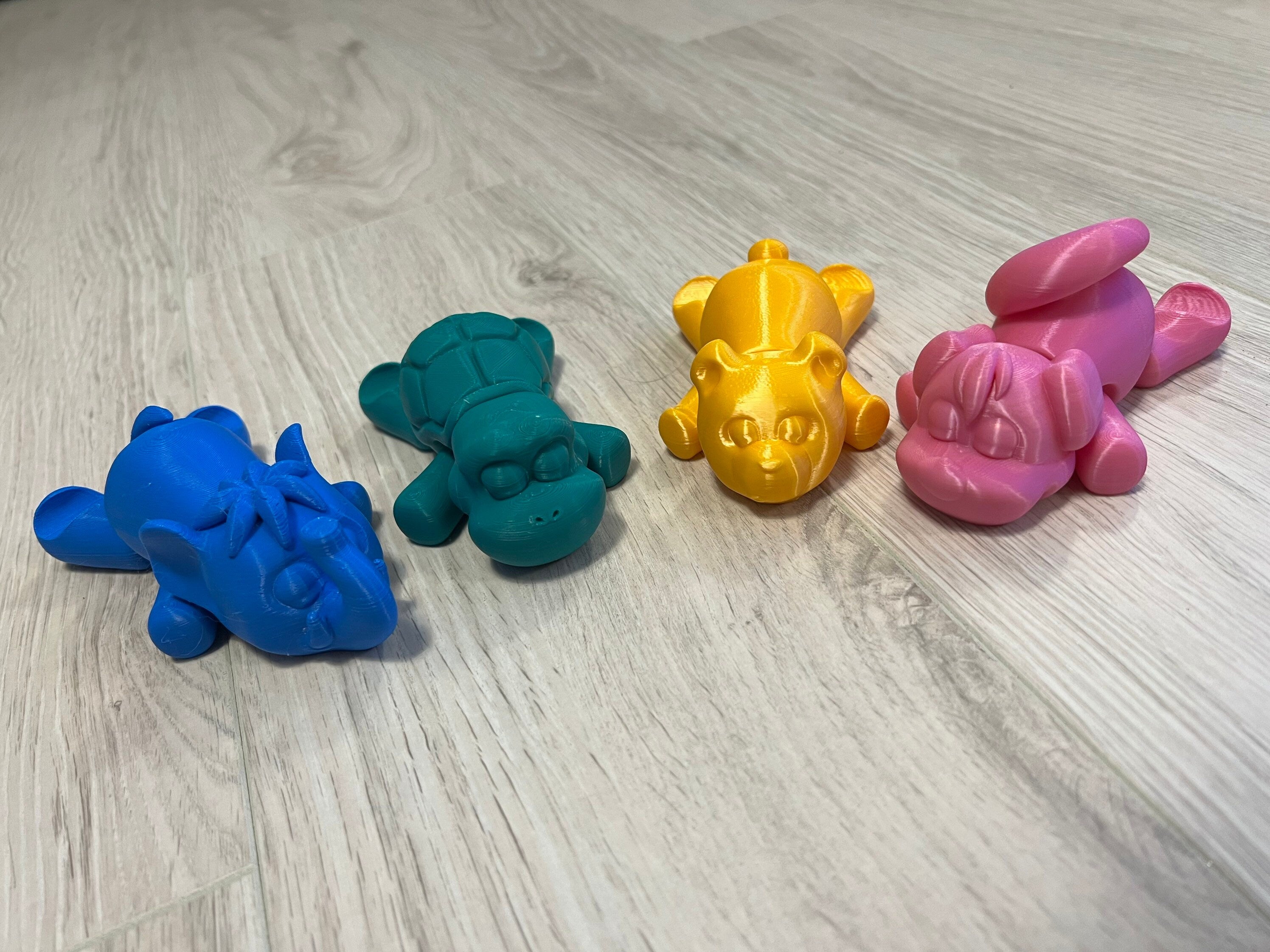 Flexible animal mobile phone stand