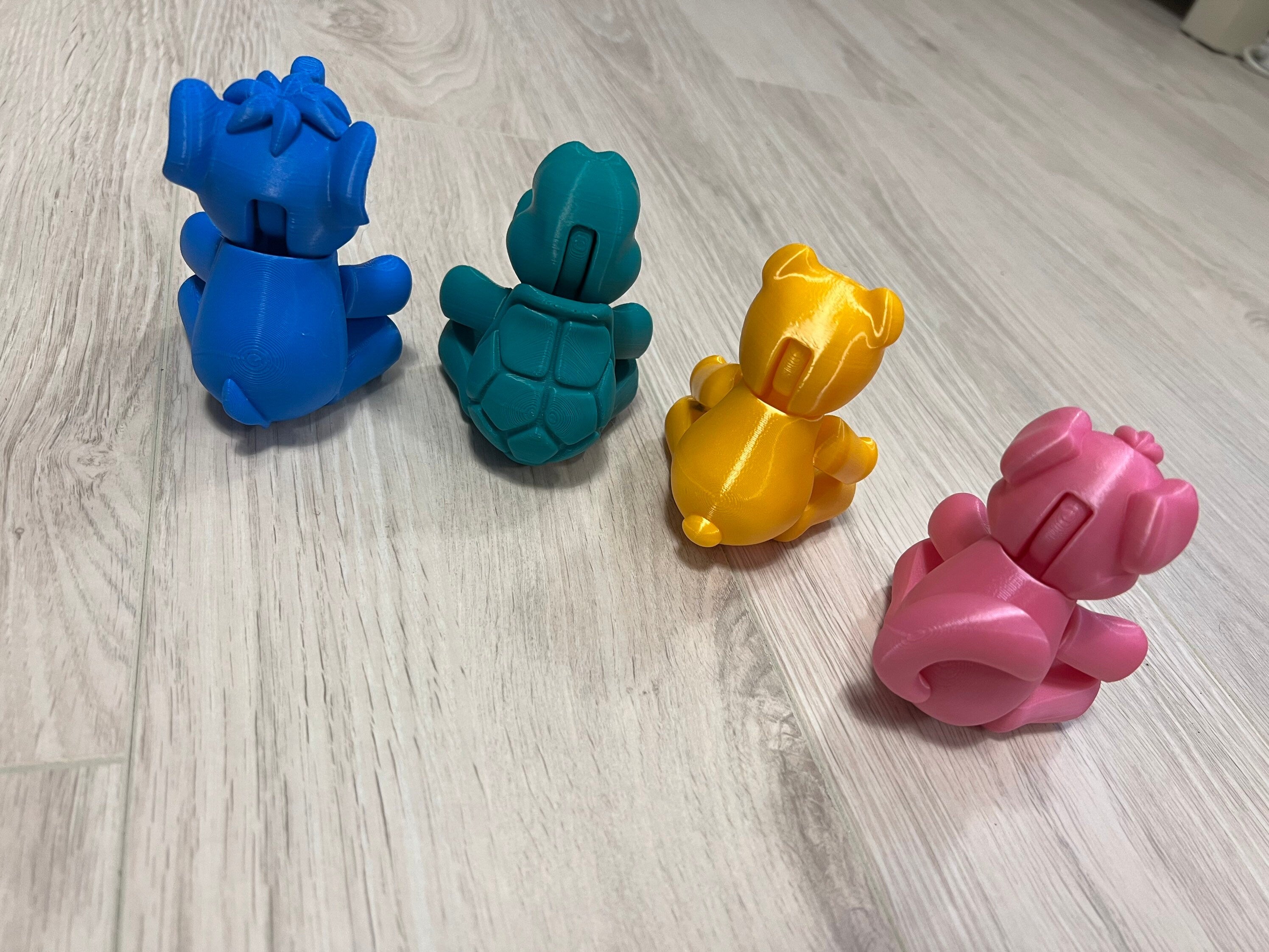 Flexible animal mobile phone stand