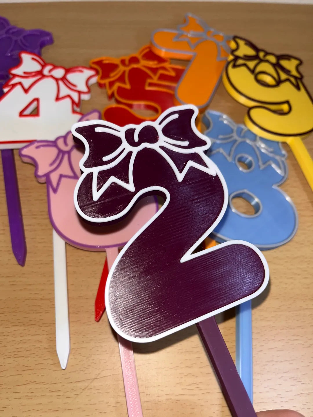 Two-colour 3D printed number cake topper